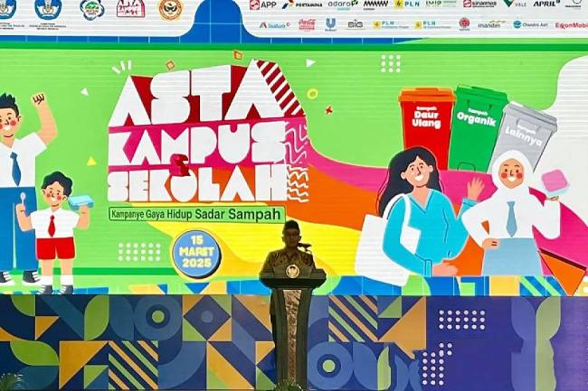 Wakil Menteri Pendidikan Dasar dan Menengah (Wamendikdasmen) Atip Latipulhayat menjadi pembicara dalam perayaan Hari Peduli Sampah Nasional di Universitas Lambung Mangkurat, Kota Banjarmasin, Provinsi Kalimantan Selatan pada Sabtu (15/3/2025). (Foto: ANTARA/HO-Humas Kemendikdasmen)