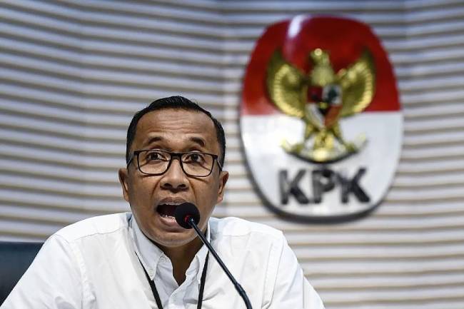 Plh Direktur Penyidikan KPK Budi Sokmo Wibowo memberikan keterangan pers terkait penetapan tersangka dugaan tindak pidana korupsi pemberian fasilitas kredit oleh Lembaga Pembiayaan Ekspor Indonesia (LPEI) di Gedung KPK Merah Putih, Jakarta, Senin (3/3/2025). (Foto: ANTARA/M Adimaja)