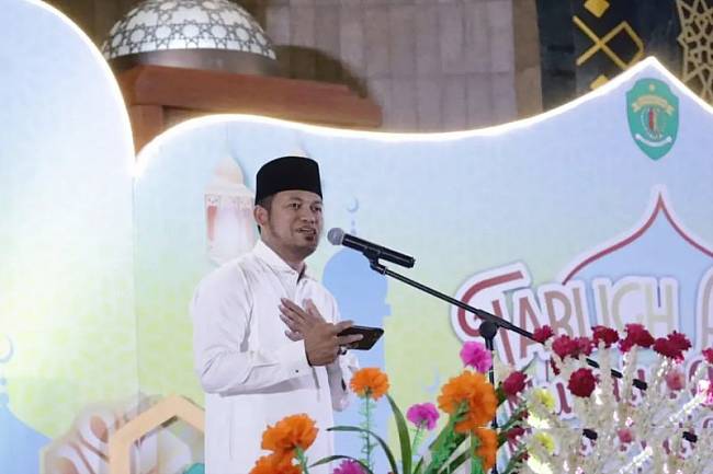 
Gubernur Provinsi Kaltim Rudy Mas'ud saat menghadiri kegiatab Tabligh Akbar dalam rangka memperingati Nuzulul Qur’an di Kota Samarinda. (Foto: ANTARA/HO-Diskominfo Kaltim)