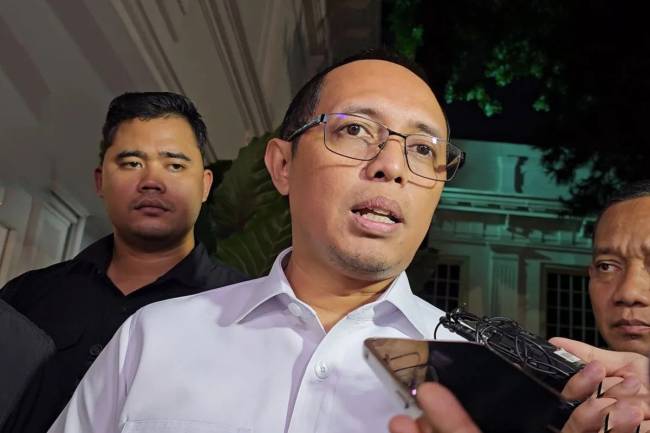 
Kepala Kantor Komunikasi Kepresidenan Hasan Nasbi di kompleks Istana Kepresidenan Jakarta, Selasa (4/3/2025) lalu. (Foto: ANTARA/Livia K)