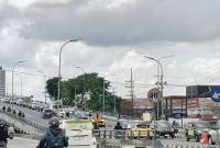 Suasana lalu lintas di Jembatan Mahakam Kota IV yang menghubungkan Jalan Slamet Riyadi menyebrangi sungai Mahakam menuju Jalan APT Pranoto, Samarinda, Kaltim. (Foto: ANTARA/A Rifandi)