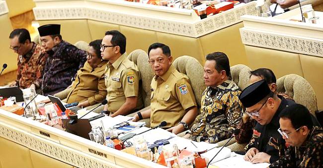 Menteri Dalam Negeri Muhammad Tito Karnavian (tengah baju cokelat). (Foto: detikcom/Agung P)