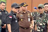 Komandan Satgas Garuda PKH Mayjen TNI Yusman Madayun (kanan) bersama Jampidsus dan Kejari Kalteng saat penertiban kawasan di Kotim, Selasa (18/3/2025) lalu. (Foto: ANTARA/HO-PKH)