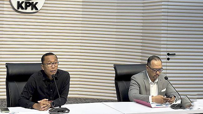 KPK menggelar konferensi pers kasus dugaan korupsi penempatan dana iklan oleh Kantor Bank Pembangunan Daerah Jawa Barat dan Banten (Bank BJB). (Foto: CNNIndonesia/Ryan HS)