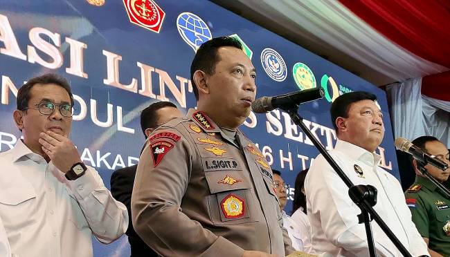 Kapolri Jenderal Pol Listyo Sigit Prabowo berbicara dalam acara rapat pengamanan mudik lebaran di Gedung STIK-PTIK, Jakarta Selatan, Senin (10/3/2025). (Foto: ANTARA/Nadia PR)