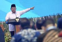 Presiden Prabowo Subianto memberikan sambutan saat mengumumkan penyaluran tunjangan guru ASN daerah ke rekening guru di Plaza Insan Berprestasi, Gedung Kemendikdasmen, Jakarta, Kamis (13/3/2025). (Foto: ANTARA/Aditya PP)