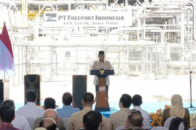 Presiden Prabowo Subianto berpidato saat acara peresmian smelter atau pabrik pemurnian logam mulia milik PT Freeport Indonesia di Kawasan Ekonomi Khusus (KEK) Gresik, Jawa Timur, Senin (17/3/2025). (Foto: ANTARA/HO-Dokumentasi Pribadi)