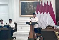 Presiden RI Prabowo Subianto (kiri) memberikan arahan-arahan kepada jajaran menteri dan wakil menteri Kabinet Merah Putih serta kepada kepala badan dalam Sidang Kabinet Paripurna di Ruang Sidang Kabinet, Kantor Presiden, Istana Kepresidenan RI, Jakarta, Jumat (21/3/2025). (Foto: ANTARA/Fathur Rochman)