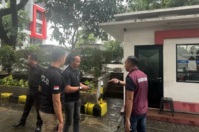 Penyidik melakukan olah TKP di Gedung Tempo, Jakarta Selatan, Minggu (23/3/2025). (Foto: ANTARA/HO-Divisi Humas Polri)