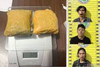 Ketiga tersangka pengedar Sabu dan barang bukti yang berhasil diamankan Direktorat Reserse Narkoba (Ditresnarkoba) Polda Kalimantan Barat. (Foto: ANTARA/HO-Humas Polda Kalbar)