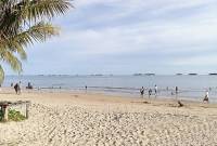 Foto Ilustrasi - Sejumlah warga sedang berwisata di Pantai Kilang, Balikpapan, Kaltim. (Foto: ANTARA/ M Ghofar)