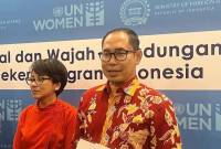 Direktur Pelindungan WNI dan BHI Kementerian Luar Negeri (Kemlu) RI Judha Nugraha (kanan) ditemui usai agenda peluncuran SARI (Sahabat Artifisial Migran Indonesia), fitur chatbot untuk PMI, bersama UN Women di Jakarta, Senin (21/4/2025). (Foto: ANTARA/Nabil Ihsan)