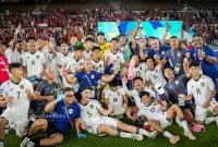 Timnas U-17 Indonesia merayakan kemenangan 1-0 melawan Korea Selatan U-17 dalam laga perdana Grup C Piala Asia U-17 2025 di Stadion Prince Abdullah Al Faisal, Jeddah, Arab Saudi, Jumat (4/4/2025). (SuarIndonesia/ANTARA/HO-PSSI)
