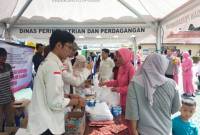 Pasar murah yang digelar di Halaman Kantor Mako Polres Balangan.- Foto: Mc.Balangan