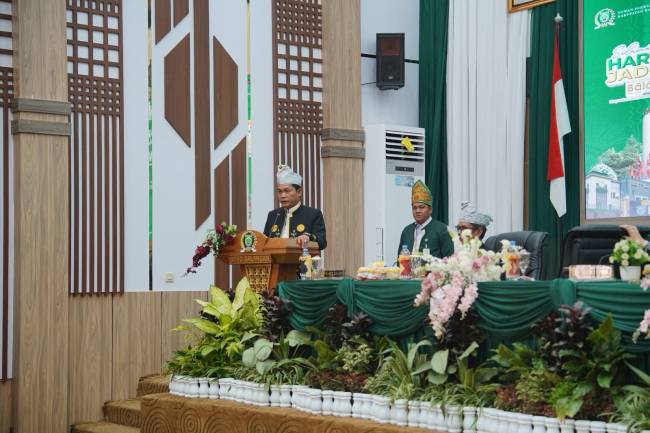 Bupati Balangan, Abdul Hadi memberikan sambutan dalam rapat paripurna peringatan Hari Jadi ke-22 Kabupaten Balangan.