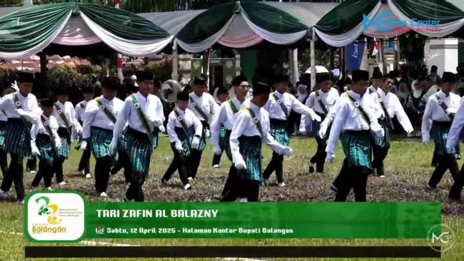 Teks foto : Penampilan Tari Zafin Islami oleh Sanggar Al Balazny Tari Zafin Islami Al Balazny Meriahkan HUT ke-22 Kabupaten Balangan - Foto: Mc.Balangan