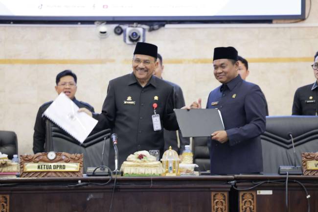 DPRD Kalsel menggelar Rapat Paripurna. Selasa (8/4/2025) (SuarIndonesia/Ist)