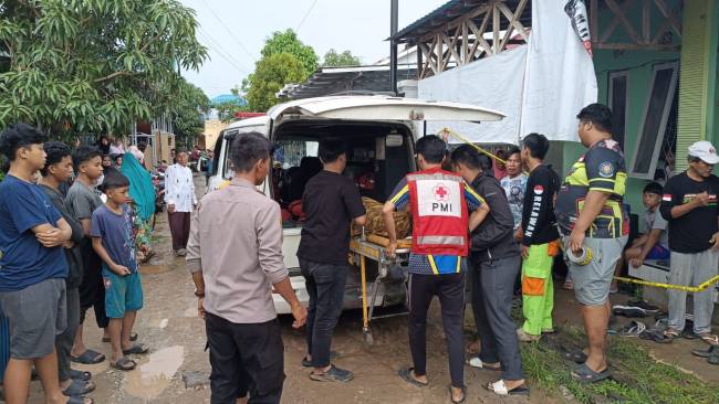 Seorang remaja mengakhiri hidup dengan cara menggantungkan diri menggunakan tali jemuran,Jum’at (11/4/2025). (SuarIndonesia/DO)