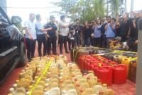 Penimbun Bahan Bakar Minyak (BBM) jenis Bio Solar diungkap jajaran Subdit IV Tipiter Dit Reskrimsus Polda Kalsel dengan mengamankan tiga tersangka serta sejumlah barang bukti.. (SuarIndonesia/ZI)