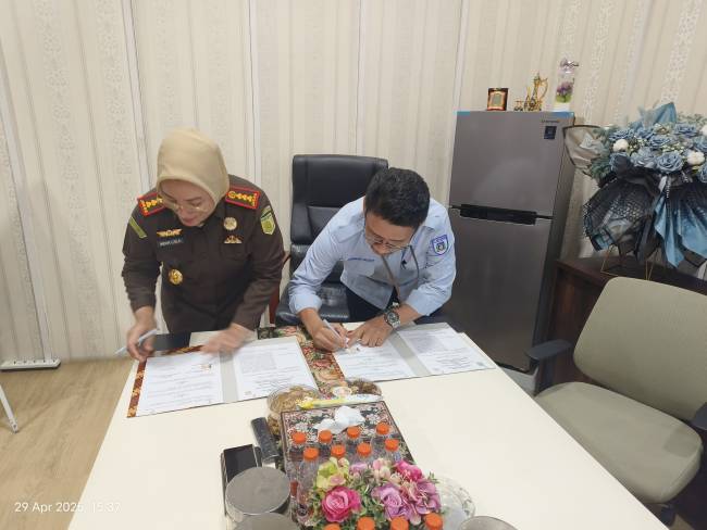PAM BANDARMASIH Tandatangani MoU Dengan Kejari Kota Banjarmasin