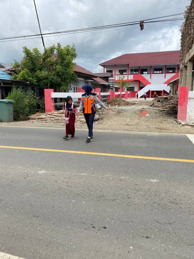 Tim Dispasus saat melakukan pengamanan titik rawan lalu lintas di kecamatan.- Foto: Mc.Balangan