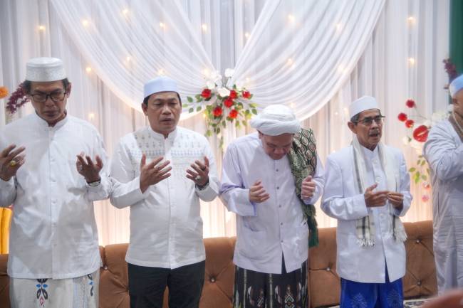 Bupati Balangan saat menghadiri peringatan Isra Mikraj di Desa Sirap, Juai.- Foto: Mc.Balangan
