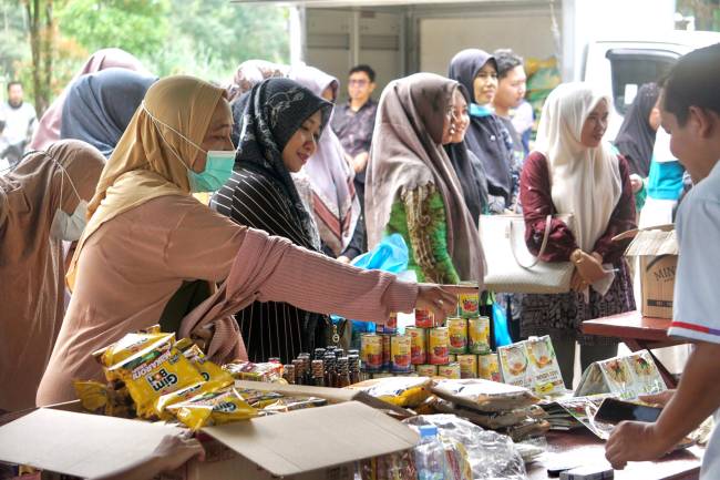 Kegiatan Gerai Pangan Murah di Kecamatan Paringin Selatan.