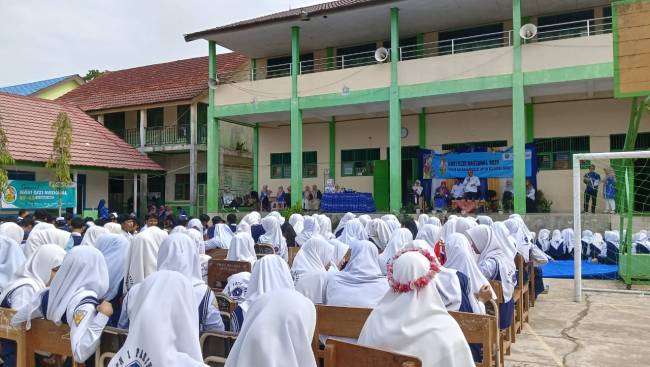 Acara Peringatan Hari Gizi Nasional yang diikuti oleh para siswa-siswi SMP Negeri 1 Paringin.