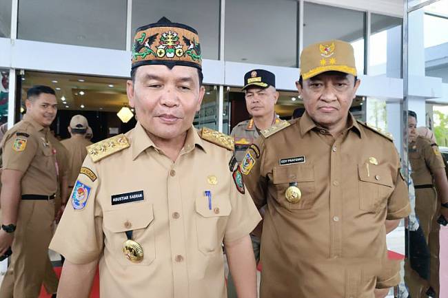 Gubernur Kalteng Agustiar Sabran dan Wakil Gubernur Edy Pratowo. (Foto: ANTARA/M Arif Hidayat)
