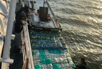 Bakamla RI melalui unsur kapal patroli KM Gajah Laut-404 berhasil menggagalkan upaya penyelundupan ratusan karung beras dan gula pasir asal Malaysia di perairan Sei Nyamuk Sebatik, Nunukan, Kalimantan Utara, Minggu (27/4/2025). (Foto: ANTARA/HO-Humas Bakamla RI)