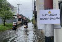 Banjir melanda kawasan kota Banjarmasin akibat pasang permukaan air (rob). (Foto: Istimewa)