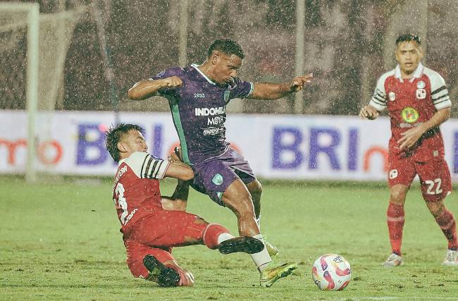 
PS Barito Putera kalah 1-2 dari tuan rumah Persita Tangerang kalah 1-2, Minggu (13/4/2025) malam. (Foto: ig@psbaritoputeraofficial)