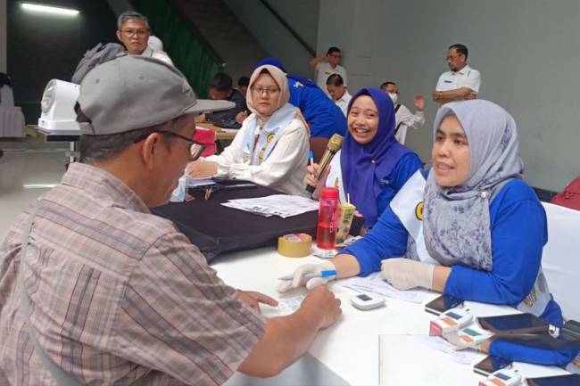 Dinas Kesehatan Kaltim membuka pelayanan bagi masyarakat yang belum memiliki BPJS Kesehatan untuk program gratis premi selama setahun. (ANTARA/Ahmad Rifandi)