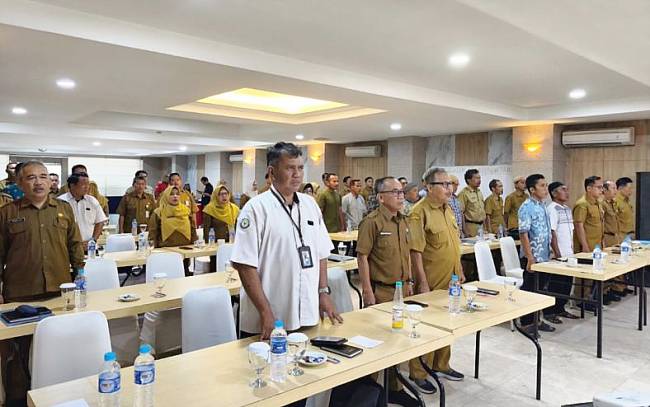 Para peserta mengikuti Focus Group Discussion (FGD) bertajuk 