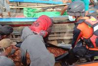 Proses evakuasi korban serangan buaya di DAS Mentaya Kecamatan Pulau Hanaut, Sabtu (5/4/2025) kemarin. (Foto: ANTARA/HO-BKSDA Kotim)