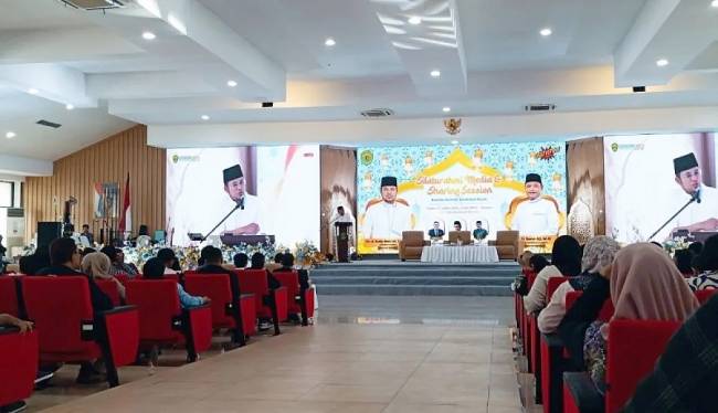 Suasana pertemuan dengan awak media di Odah Etam, Kantor Gubernur Kaltim, Senin (7/4/2025). (Foto: Antara/ M Ghofar)