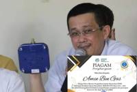 Inovator teknologi konversi energi asal Kalimantan Barat, Amin Suwarno, menerima penghargaan sebagai Mitra Dharma Pengabdian kepada Masyarakat dari Kelompok Keahlian Sistem Manufaktur (KKSM) Institut Teknologi Bandung (ITB) untuk periode 2013–2025. (Foto: ANTARA/HO- Dokumentasi Amin Ben-gas)