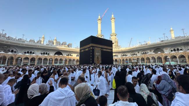 Arab Saudi menetapkan hari terakhir jemaah umrah pada tanggal 13 April 2025 dan mereka diharuskan keluar dari Arab Saudi paling lambat pada 29 April 2025. (Foto: GettyImage)