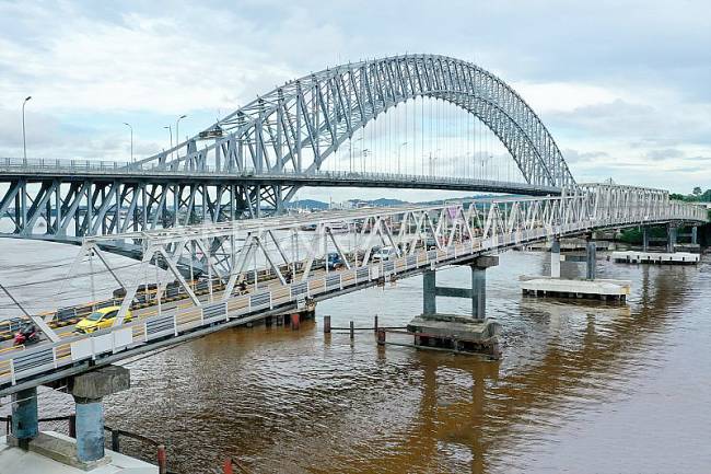Jembatan Mahakam di Samarinda, Kalimantan Timur. (Foto: ANTARA/M Risyal Hidayat)