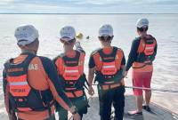 Tim SAR melakukan pencarian korban tenggelamnya speedboad Pontianak-Padang Tikar yang tenggelam di perairan Kabupaten Kubu Raya. (Foto: ANTARA/HO-Kantor Pencarian dan Pertolongan Pontianak)