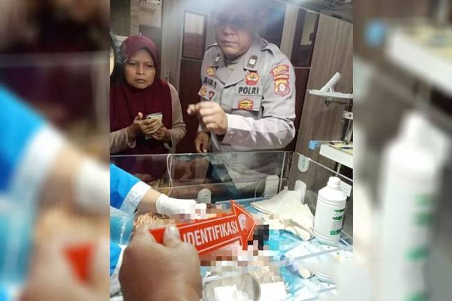 Seorang bayi berjenis kelamin perempuan yang ditemukan di Masjid Al Amanah saat mendapatkan perawatan medis di Rumah Sakit Bhayangkara Tingkat III Palangka Raya. (Foto: ANTARA/HO-Humas Polresta Palangka Raya)
