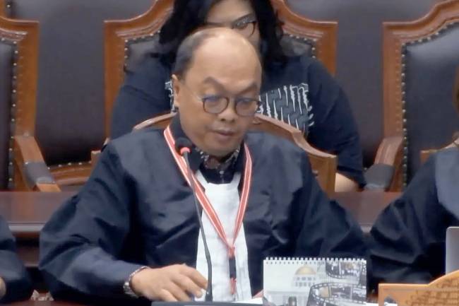Panji Prasetyo, kuasa hukum 29 musisi dalam Perkara Nomor 28/PUU-XXIII/2025 yang menguji Undang-Undang Hak Cipta, saat sidang pemeriksaan pendahuluan di Mahkamah Konstitusi, Jakarta, Kamis (24/4/2025). (Foto: ANTARA/Fath Putra Mulya)