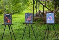 Tiga foto orang utan berpipi lebar dipajang di Pulau Suaka Orang Utan, kawasan IKN. (Foto: ANTARA/HO-Humas OIKN)