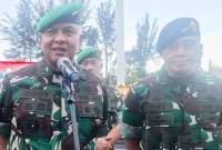 Pangdam VI/Mulawarman Mayjen TNI Rudy Rachmat Nugraha (kiri) bersama Sekretaris Jenderal (Sekjen) Kementerian Pertahanan (Kemhan) Letjen TNI Tri Budi Utomo (kanan). (Foto: ANTARA/M Solih Januar)