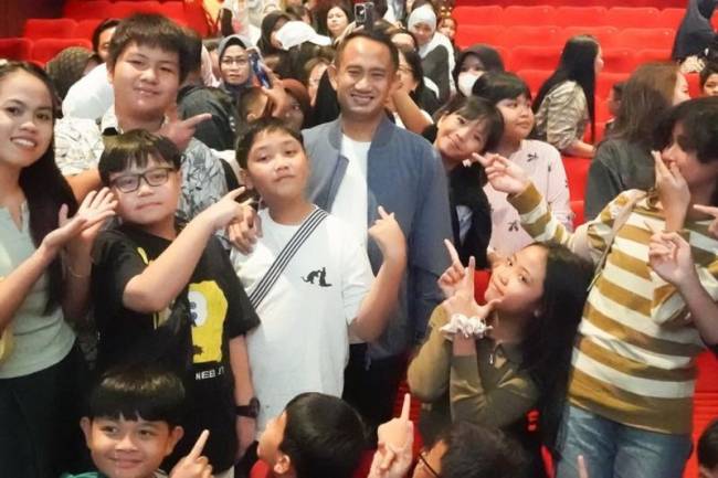 Wali Kota Palangka Raya, Fairid Naparin menonton film 