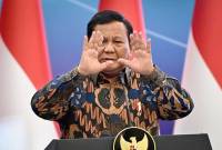 Presiden Prabowo Subianto menyampaikan pengarahan dalam Sarasehan Ekonomi Bersama Presiden RI di Menara Mandiri, Senayan, Jakarta, Selasa (8/4/2025). Acara bertema Memperkuat Daya Tahan Ekonomi Indonesia di Tengah Gelombang Perang Tarif Perdagangan itu dihadiri jajaran menteri, Dewan Ekonomi Nasional, BI, OJK LPS dan sejumlah pemangku kepentingan. (Foto: ANTARA/Aditya PP)