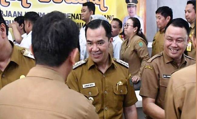 Bupati Pulang Pisau Ahmad Rifa'i (tengah). (Foto: ANTARA/HO-Diskominfostandi Pulang Pisau)
