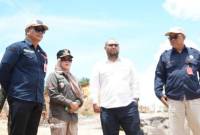 Kepala Dinas ESDM Kaltim Bambang Arwanto (kiri) bersama Camat Bontang Barat Ida Idris, Anggota DPRD Kaltim Abdul Giaz, dan Kepala Dishut Kaltim Joko Istanto saat meninjau lahan tambang galian C ilegal di Bontang, Jumat (11/4/2025). (Foto: ANTARA/HO-Dok Dinas ESDM Kaltim)