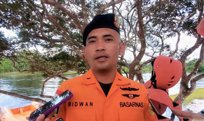 Koordinator Lapangan Pos SAR Sampit Ridwan. (Foto: ANTARA/Devita Maulina)