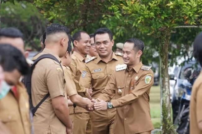 Wali Kota Palangka Raya, Fairid Naparin (kanan) di Palangka Raya, Selasa (8/4/2025). (Foto: ANTARA/HO-Dokumentasi Pribadi)